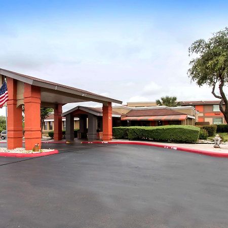 Quality Inn & Suites I-35 Near Frost Bank Center San Antonio Bagian luar foto