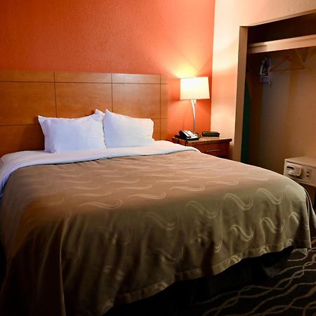 Quality Inn & Suites I-35 Near Frost Bank Center San Antonio Bagian luar foto