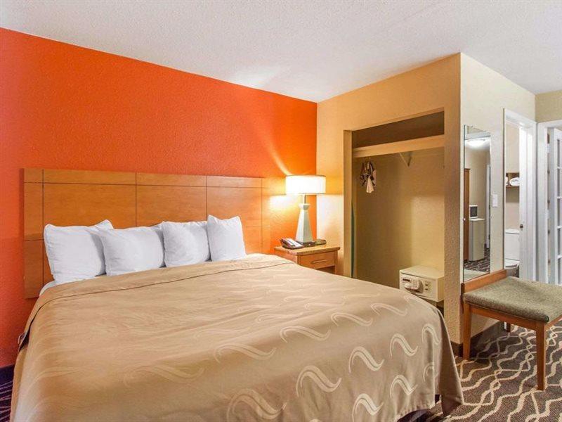 Quality Inn & Suites I-35 Near Frost Bank Center San Antonio Bagian luar foto