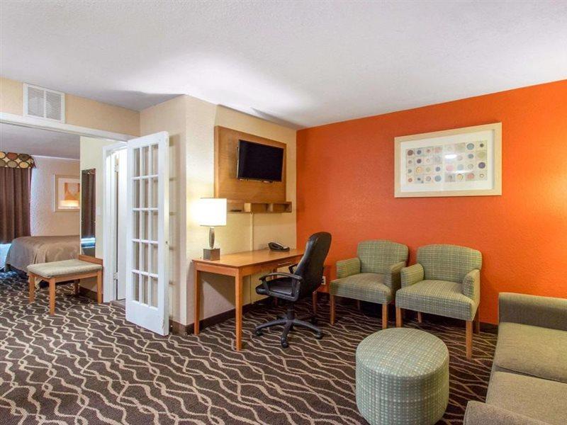 Quality Inn & Suites I-35 Near Frost Bank Center San Antonio Bagian luar foto