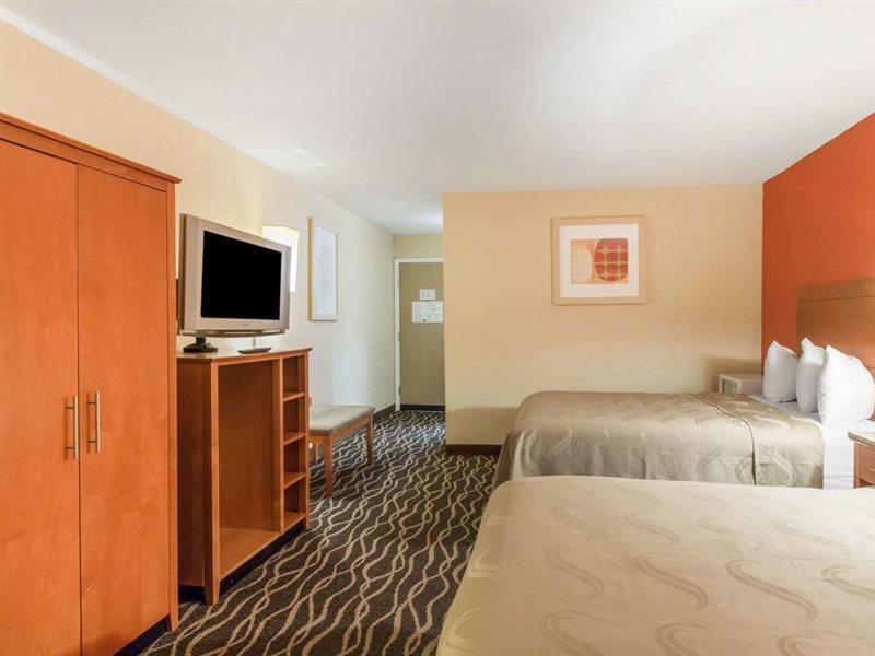 Quality Inn & Suites I-35 Near Frost Bank Center San Antonio Bagian luar foto