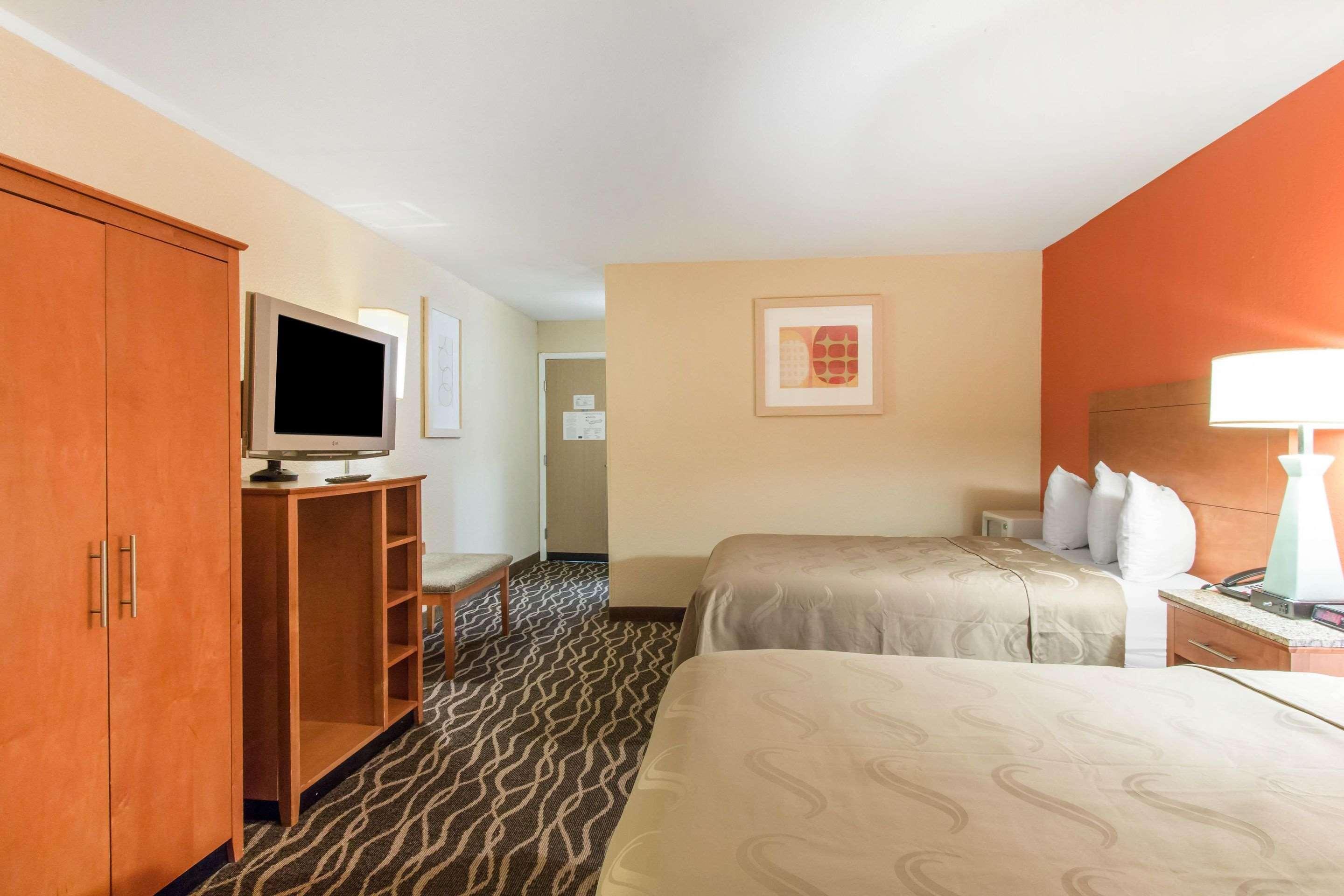 Quality Inn & Suites I-35 Near Frost Bank Center San Antonio Bagian luar foto