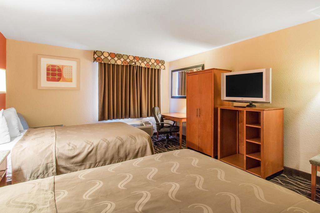 Quality Inn & Suites I-35 Near Frost Bank Center San Antonio Bagian luar foto