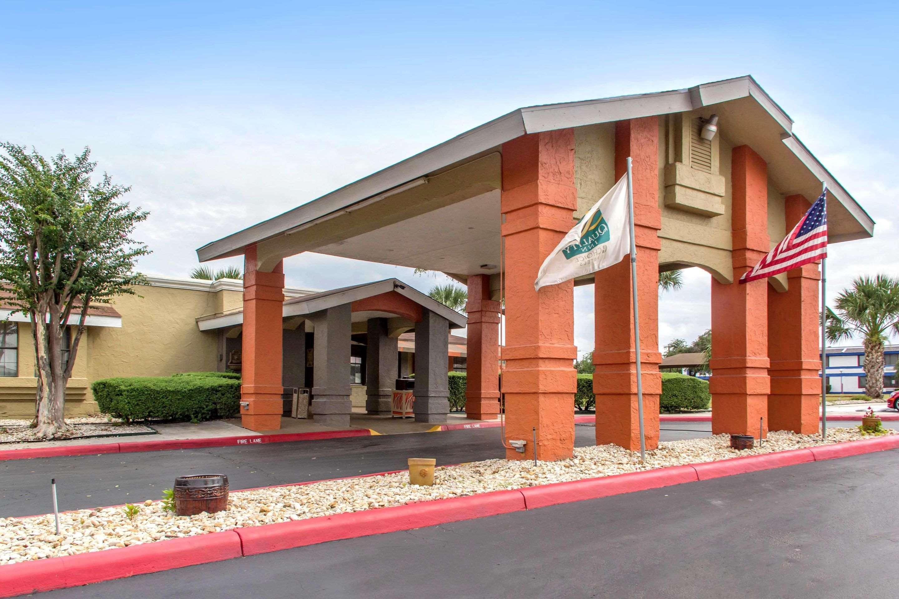 Quality Inn & Suites I-35 Near Frost Bank Center San Antonio Bagian luar foto