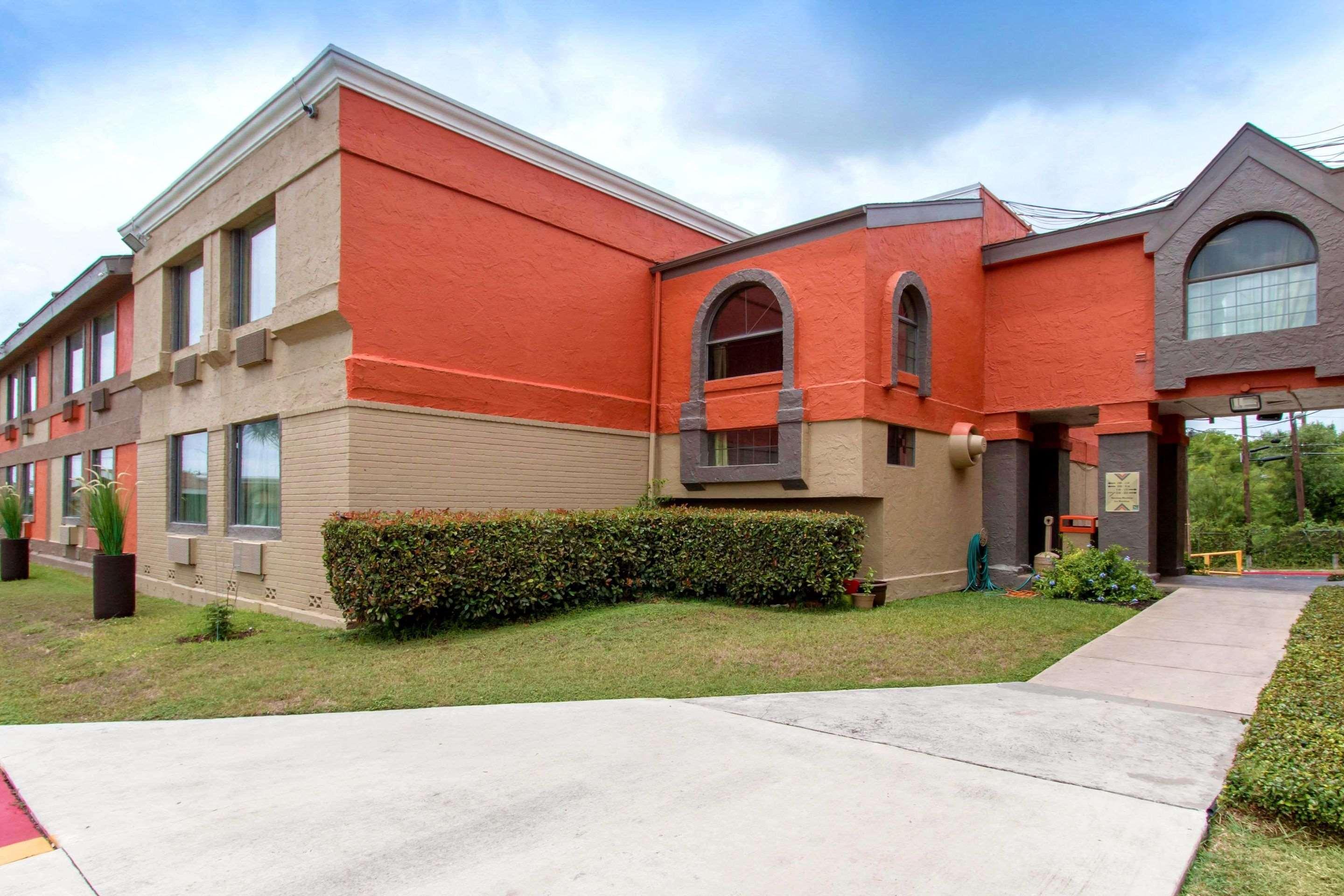 Quality Inn & Suites I-35 Near Frost Bank Center San Antonio Bagian luar foto