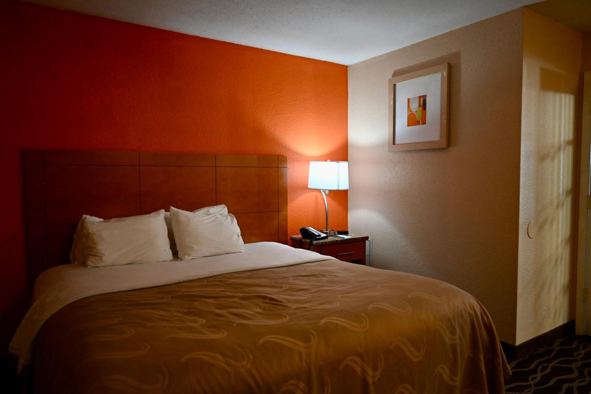 Quality Inn & Suites I-35 Near Frost Bank Center San Antonio Bagian luar foto