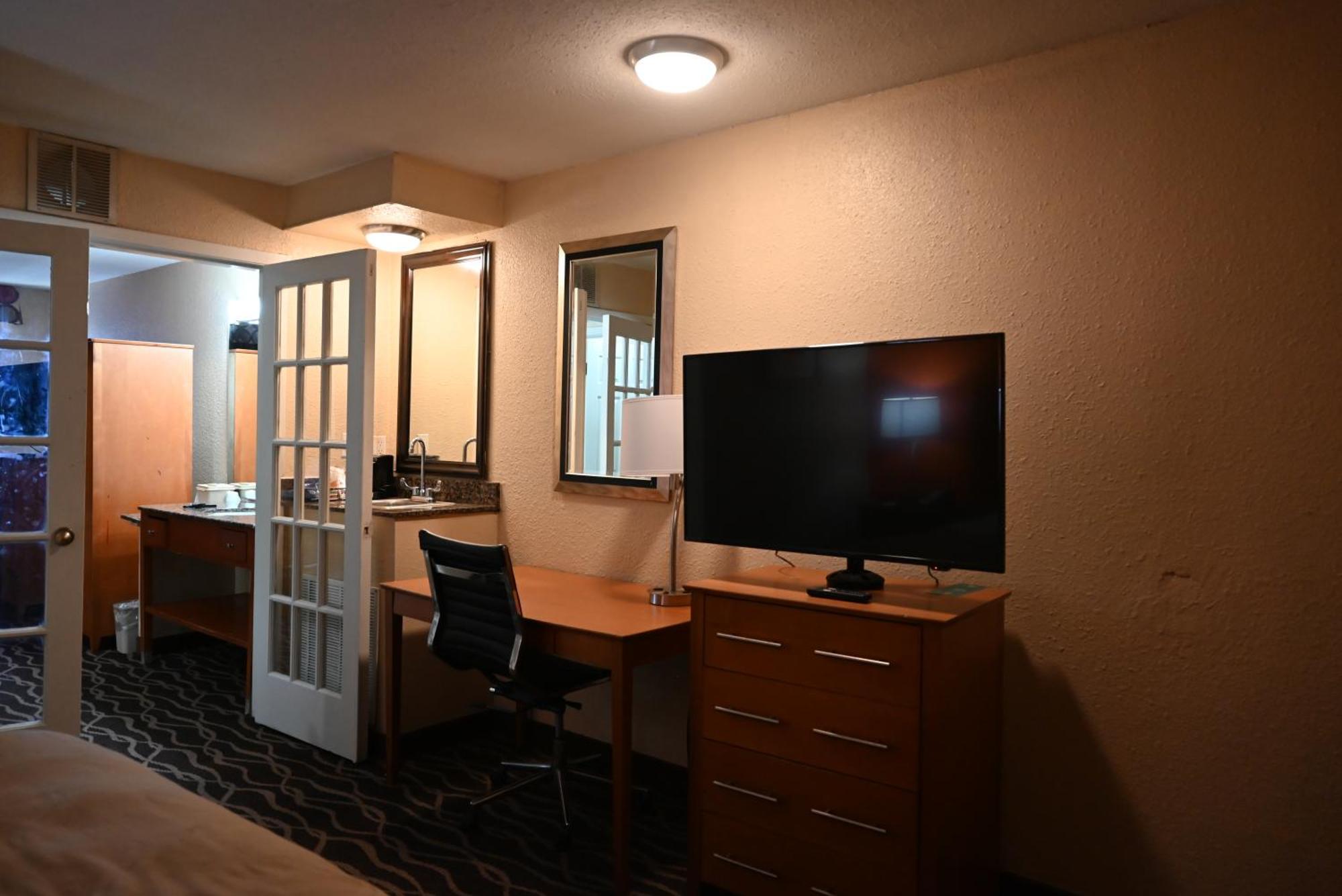 Quality Inn & Suites I-35 Near Frost Bank Center San Antonio Bagian luar foto