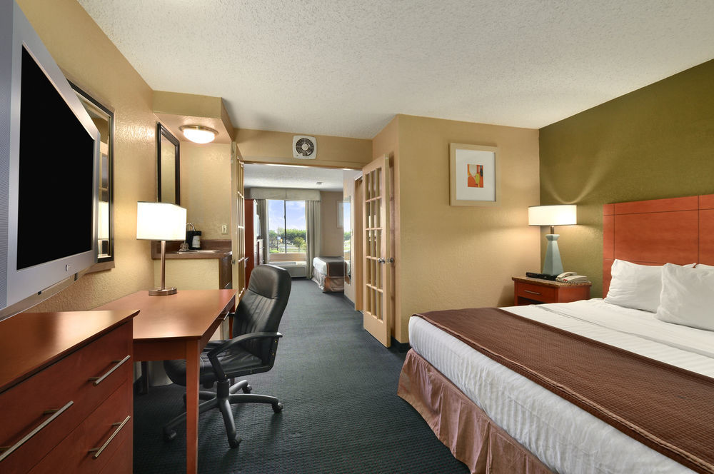 Quality Inn & Suites I-35 Near Frost Bank Center San Antonio Bagian luar foto