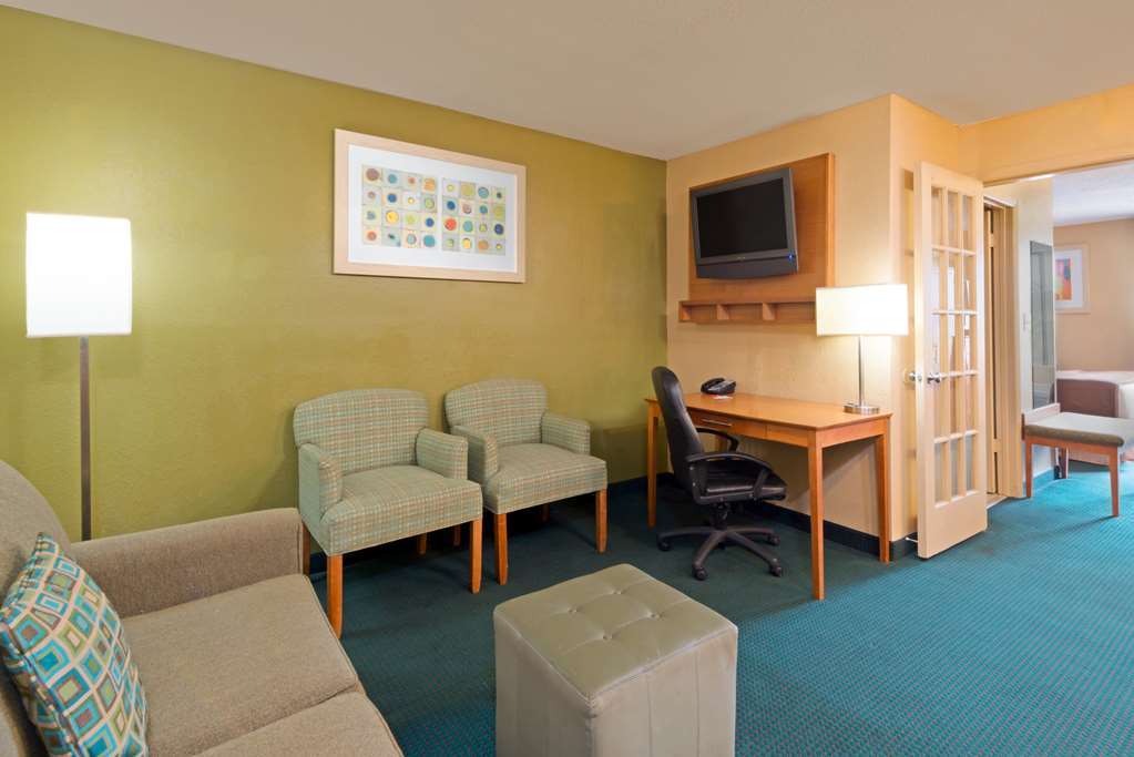 Quality Inn & Suites I-35 Near Frost Bank Center San Antonio Ruang foto