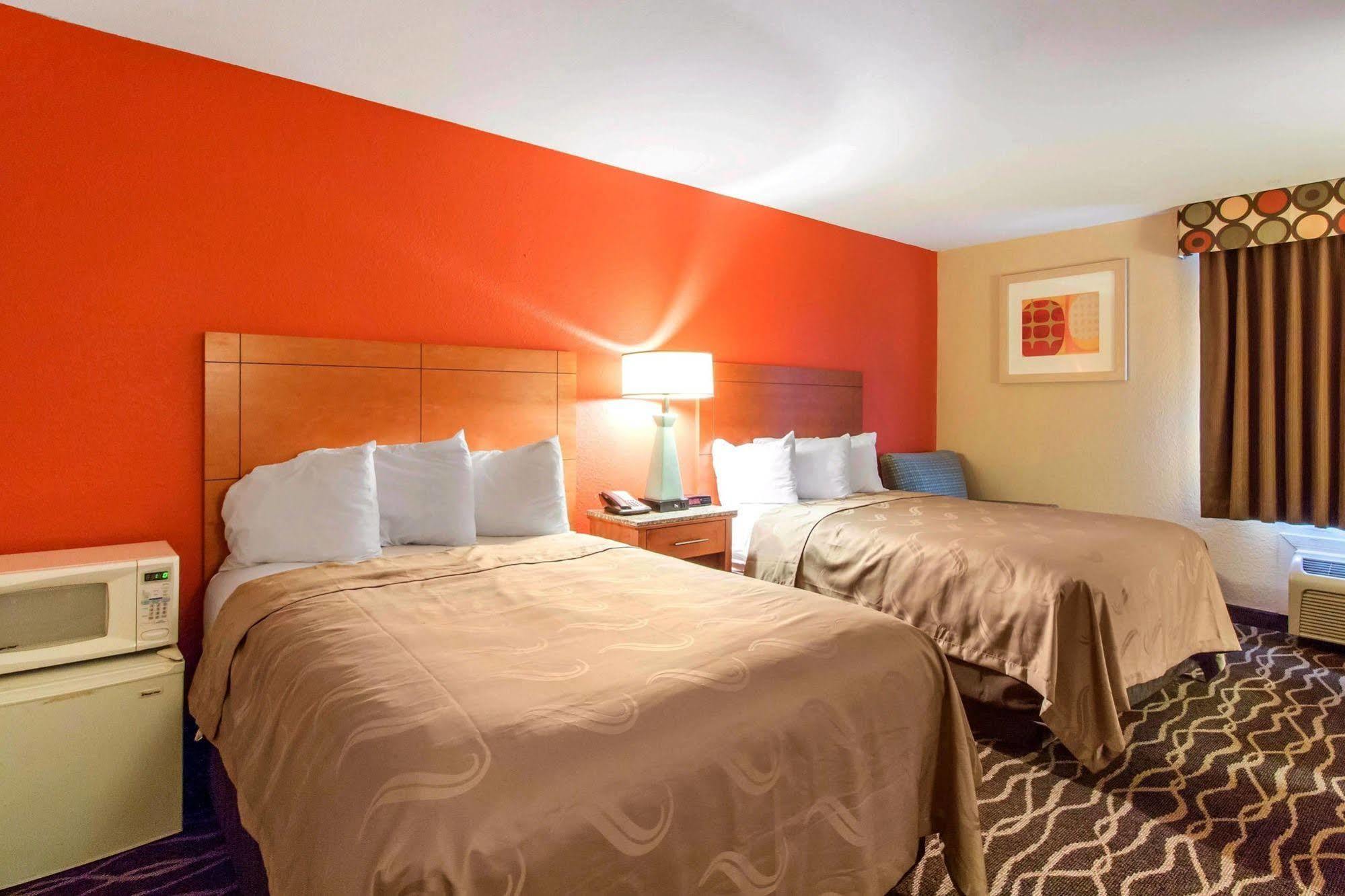 Quality Inn & Suites I-35 Near Frost Bank Center San Antonio Bagian luar foto