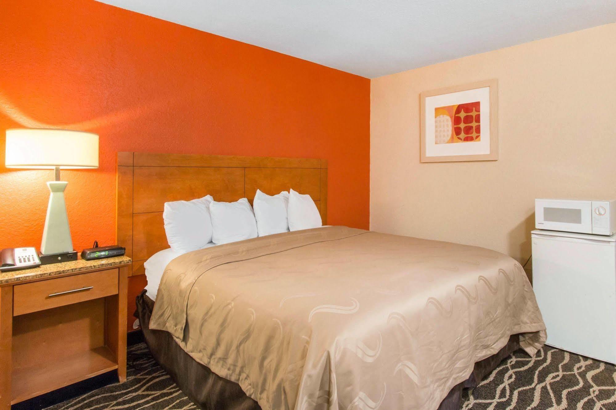 Quality Inn & Suites I-35 Near Frost Bank Center San Antonio Bagian luar foto